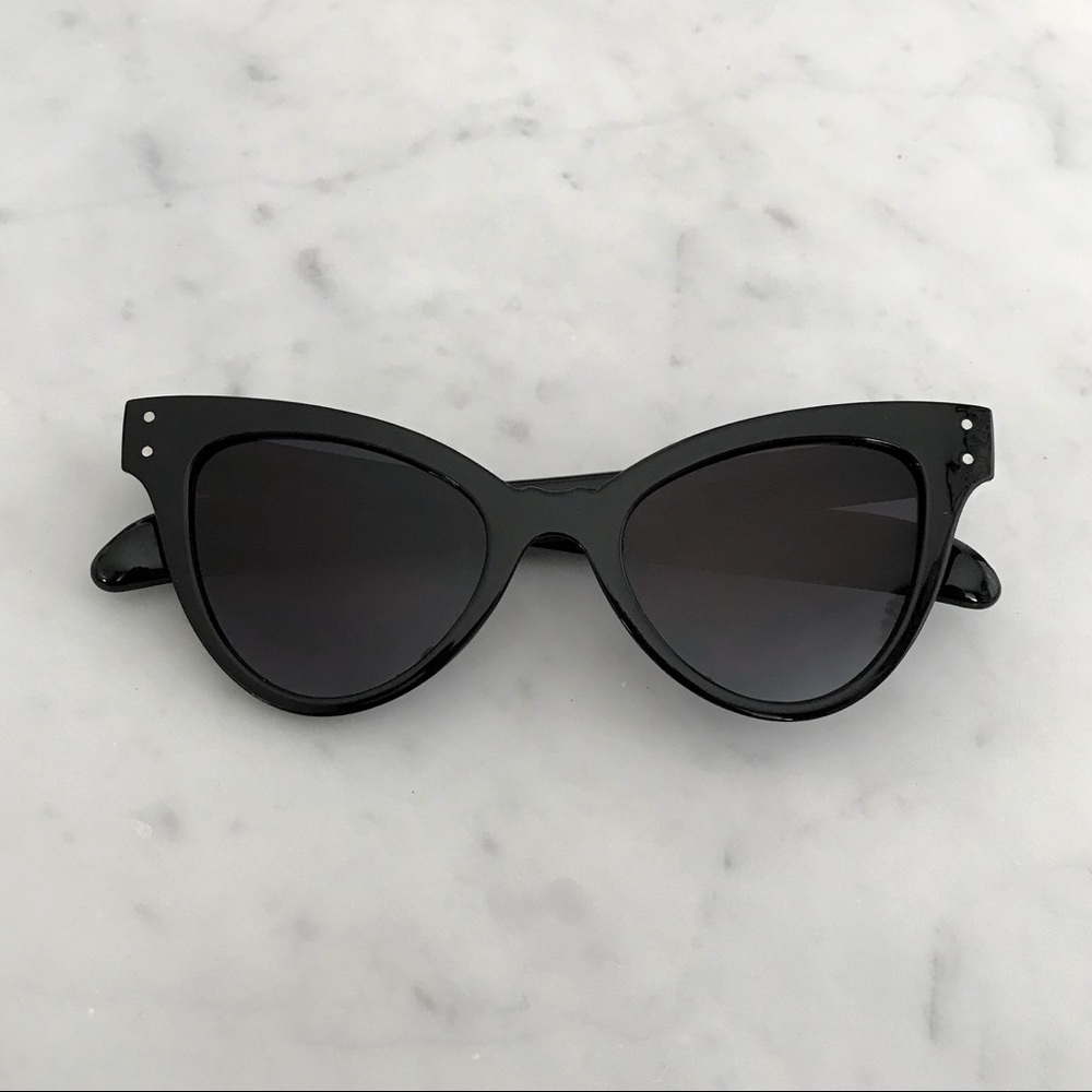 Retro Black Cat-Eye 90’s Vintage-Style Sunglasses - Picture 2 of 7